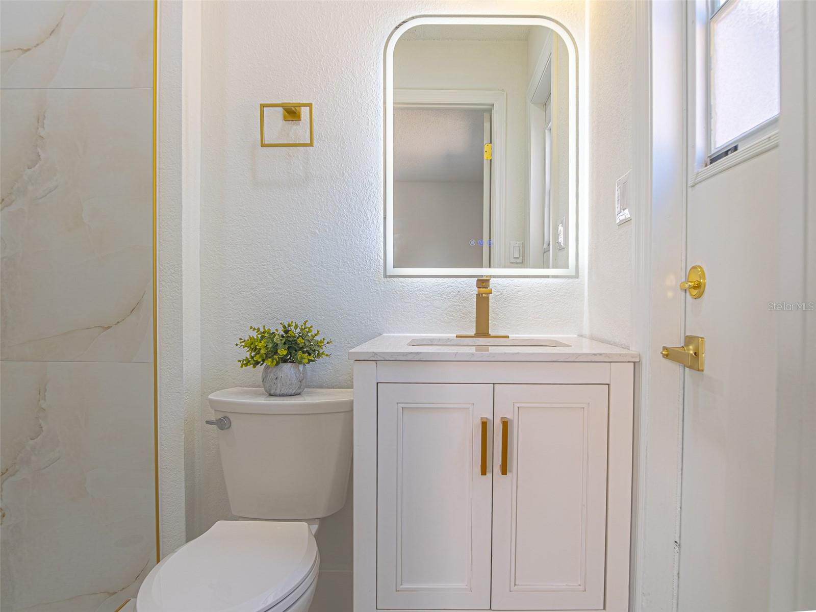 THE LAKES - Residential