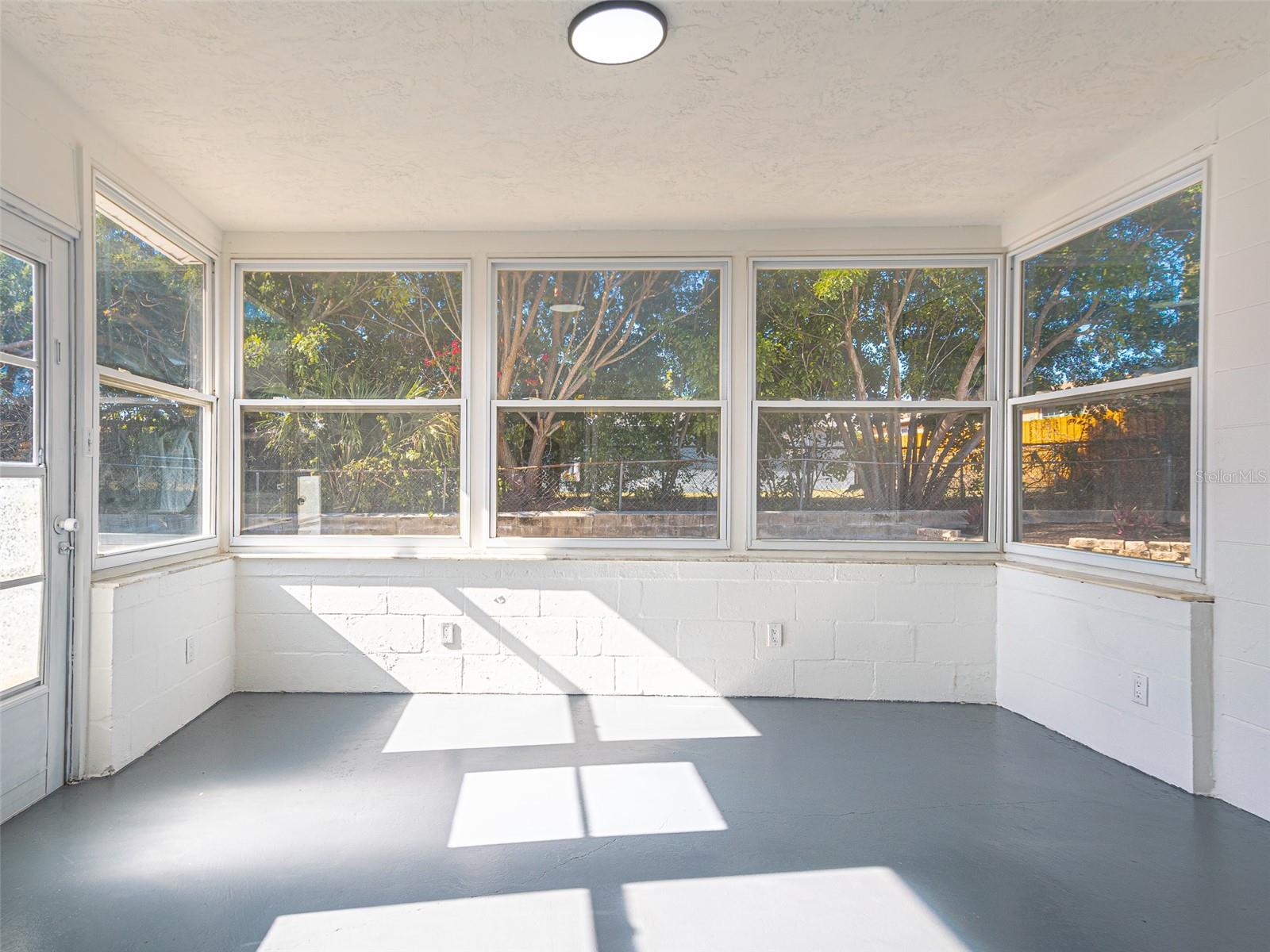 THE LAKES - Residential