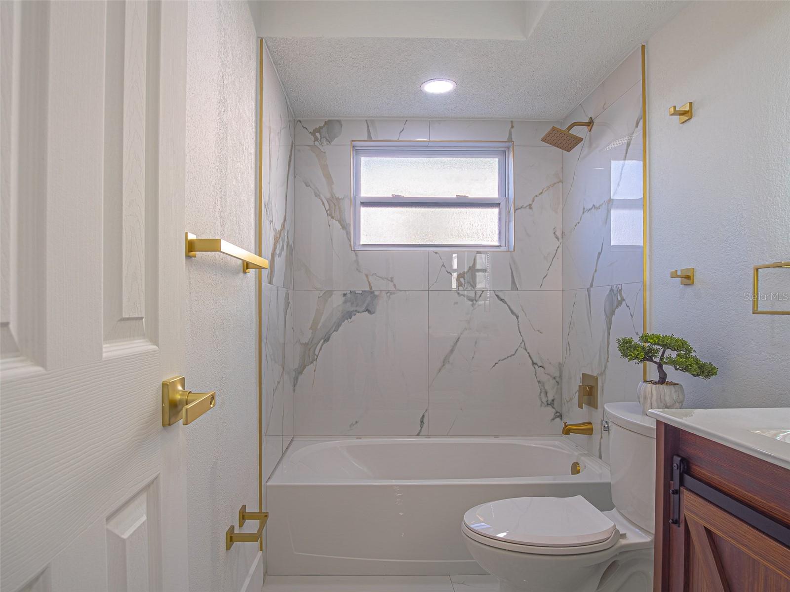 THE LAKES - Residential