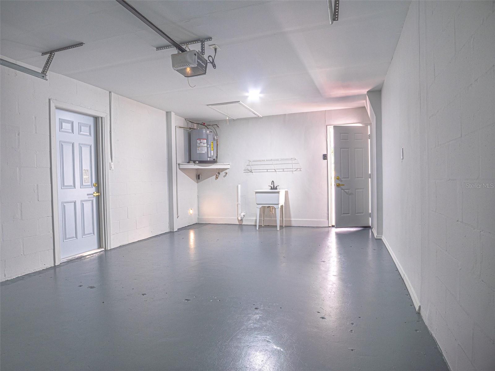 THE LAKES - Residential