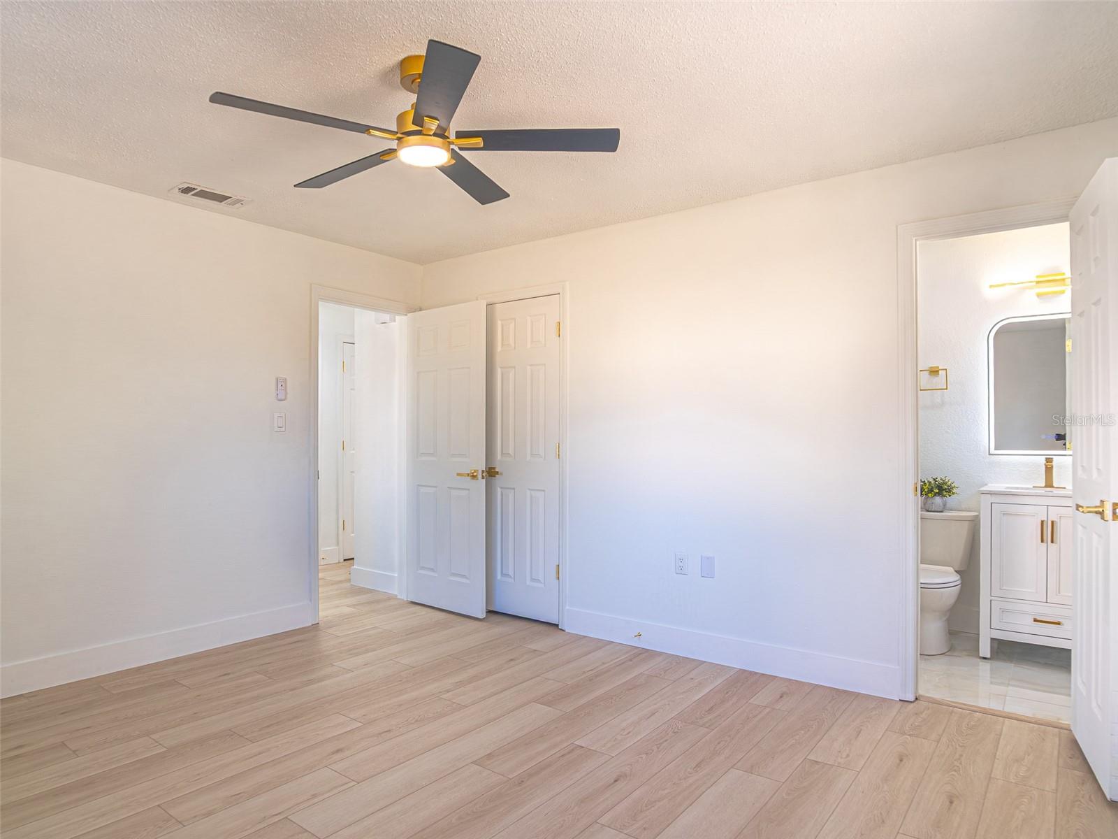 THE LAKES - Residential