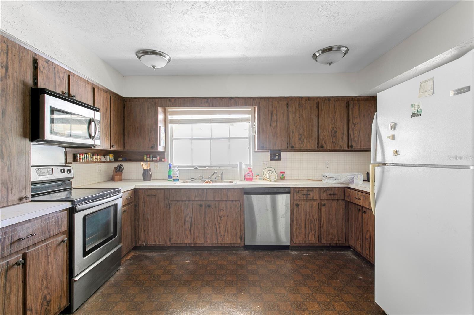 SNELL ISLE BRIGHTWATERS SEC 2 - Residential