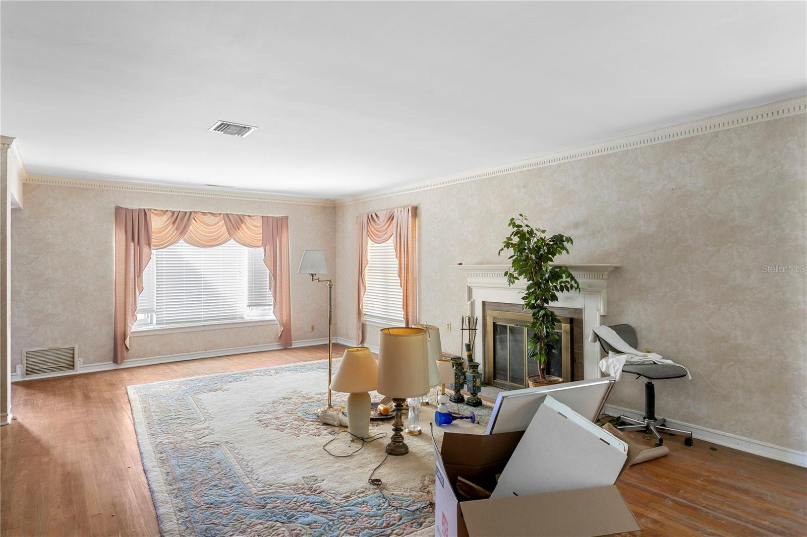 100 CATALAN BOULEVARD NE