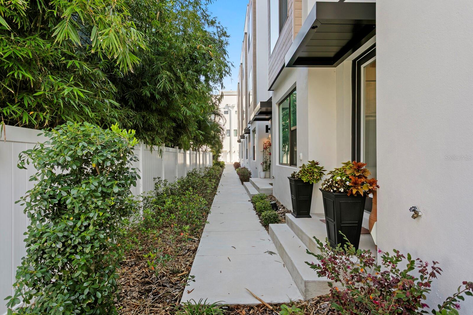 D2Y / ALCOVE TOWNHOMES - Residential