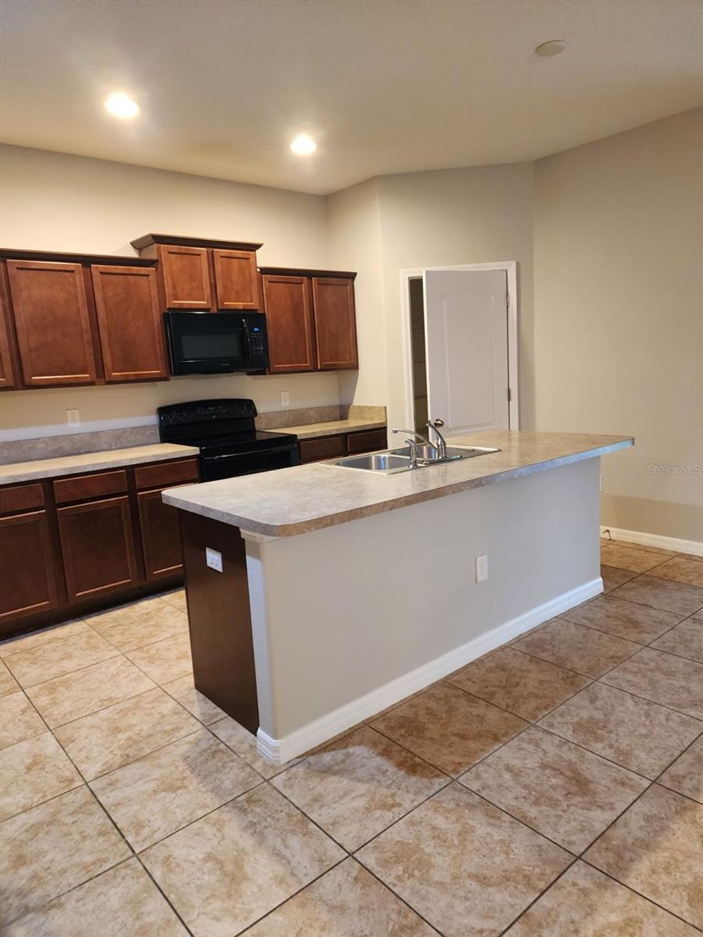 Photo of 2765 Carrickton Circle, Orlando, FL 32824 (MLS # O6409680)