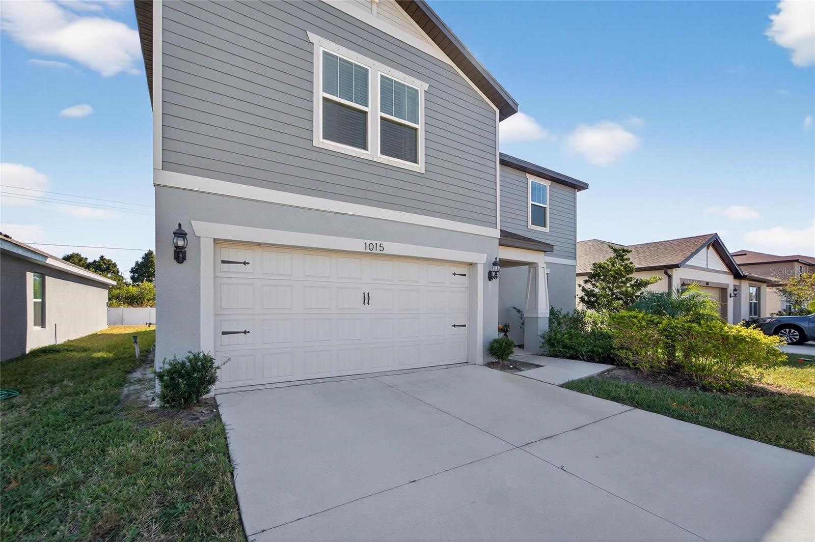 1015 GOLDEN SHINER AVENUE