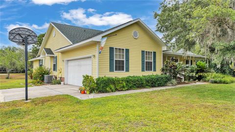 A home in WINTER HAVEN