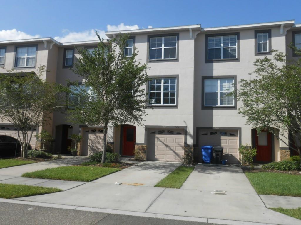 Large townhome in a gated community conveniently located near shopping, restaurants and the Expressway.