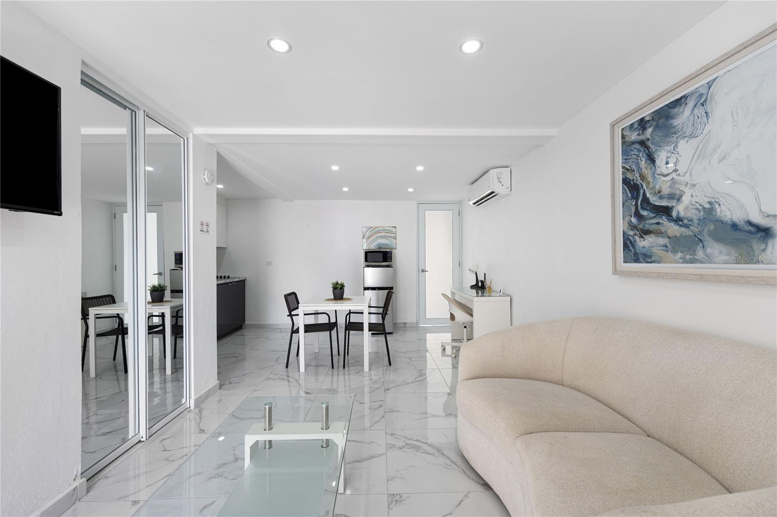 R1491 PASEO DULCEMAR LEVITTOWN LAKES