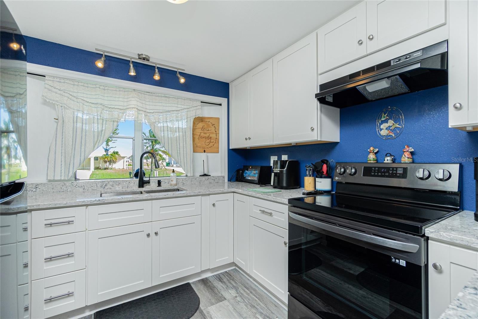 1520 BLUE HERON DRIVE