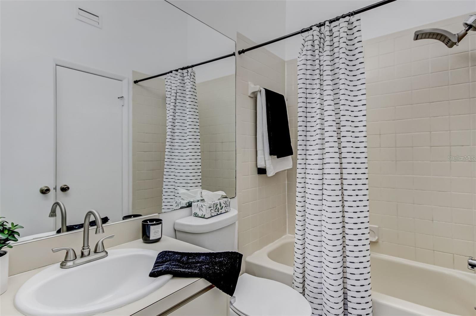 FOUNTAINS CONDO - Residential Lease