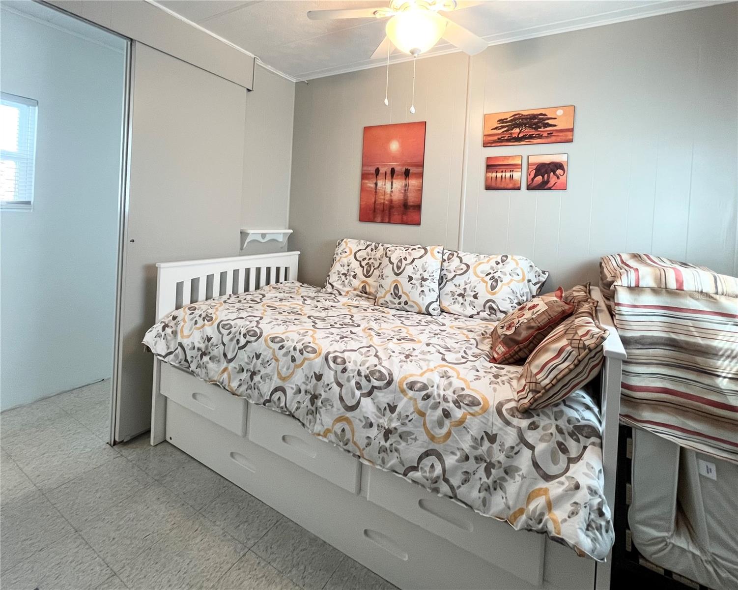 OAKWOOD MANOR - Residential