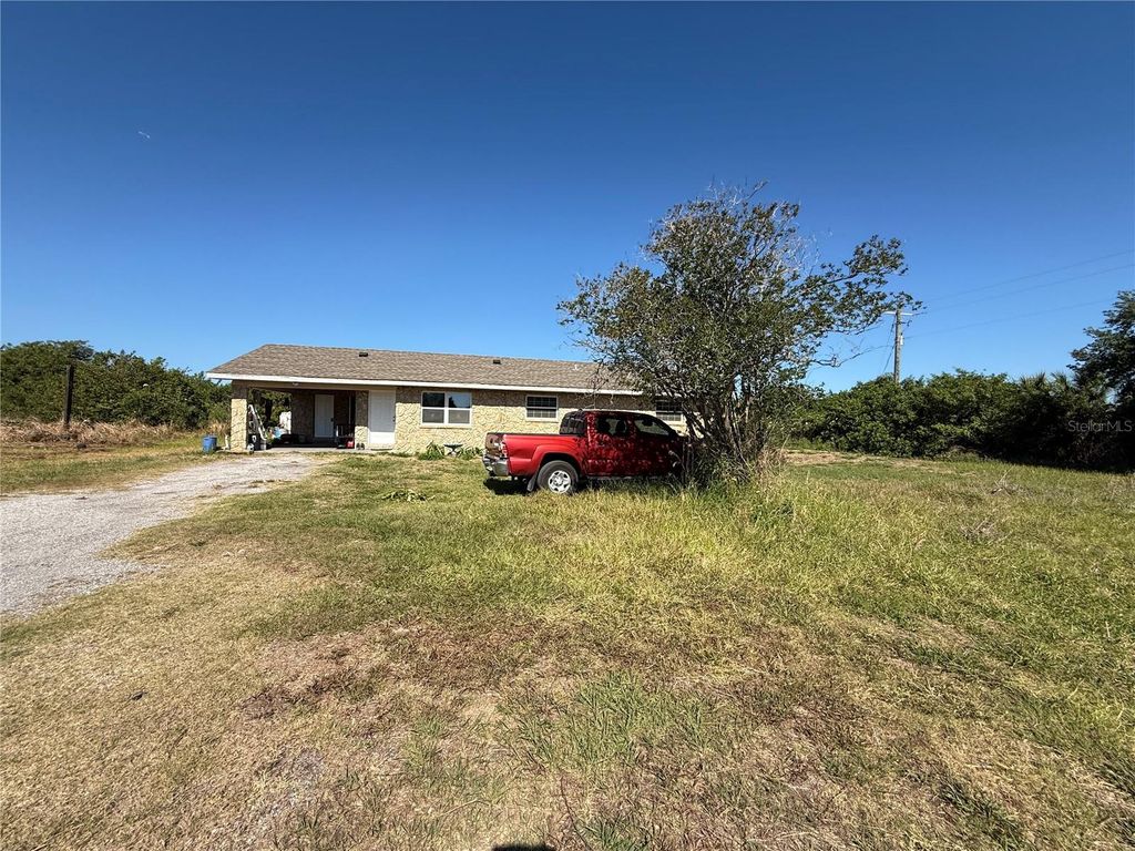 Photo of 2122 Gulf City Road, Ruskin, FL 33570 (MLS # TB8505314)