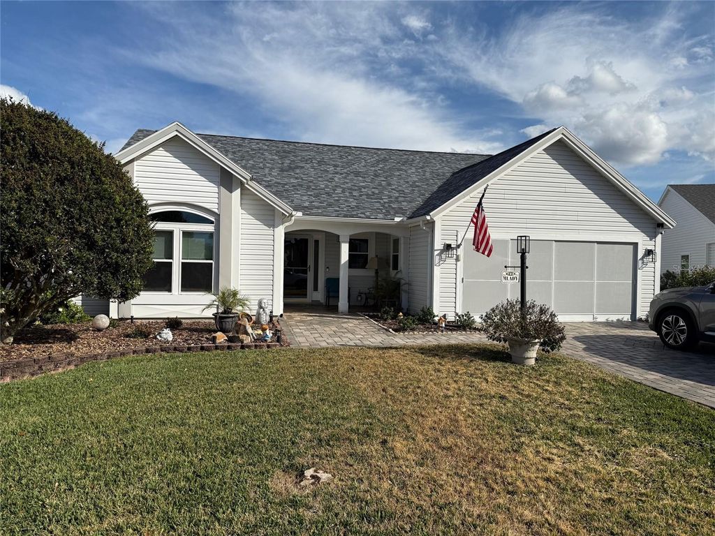 Photo of 725 Palma Drive, Lady Lake, FL 32159 (MLS # OM717561)