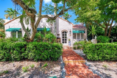 Photo of 3838 Flores Avenue, Sarasota, FL 34239 (MLS # A4661399)