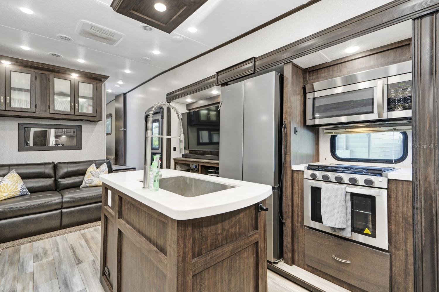 HIGHLAND SHORES FIRST UNIT - Residential Lease