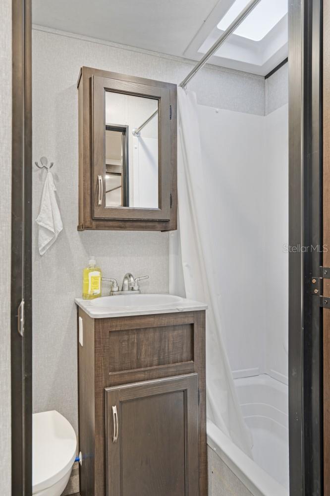 HIGHLAND SHORES FIRST UNIT - Residential Lease