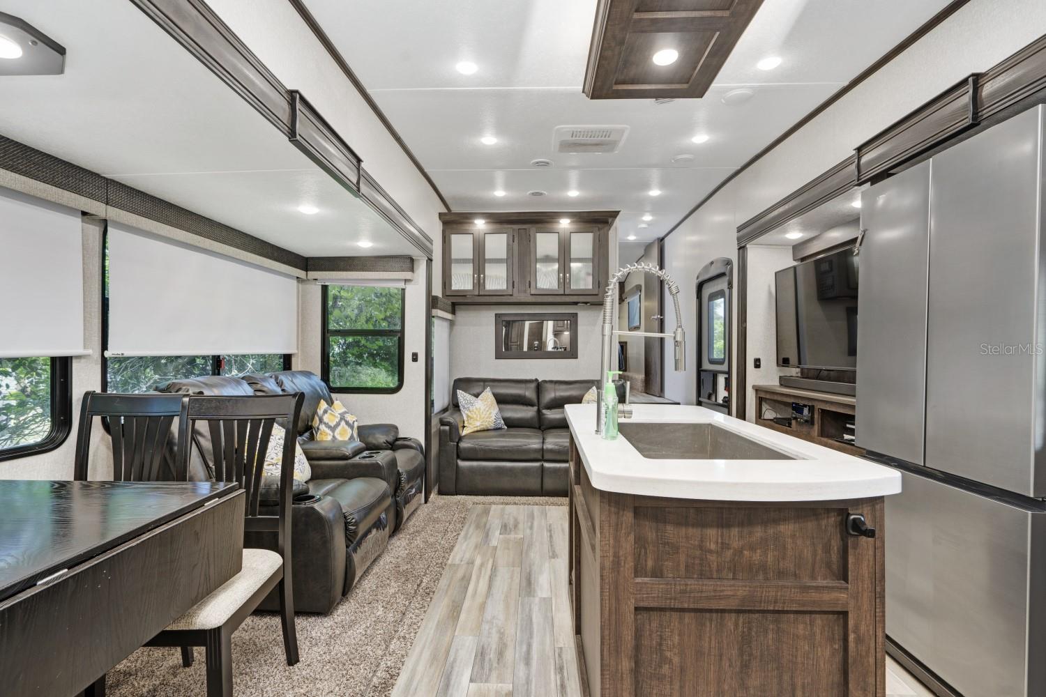 HIGHLAND SHORES FIRST UNIT - Residential Lease