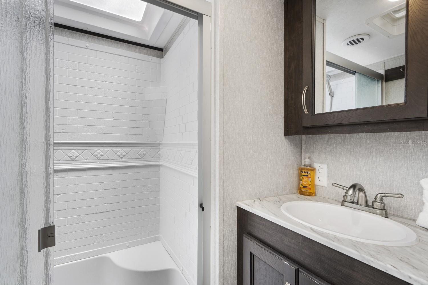 HIGHLAND SHORES FIRST UNIT - Residential Lease