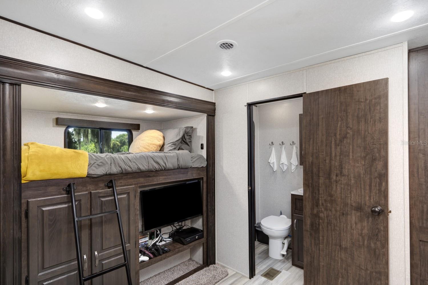 HIGHLAND SHORES FIRST UNIT - Residential Lease