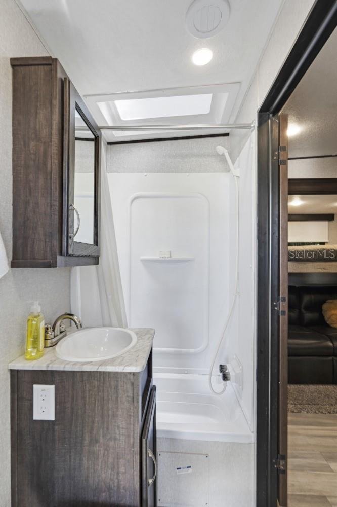 HIGHLAND SHORES FIRST UNIT - Residential Lease