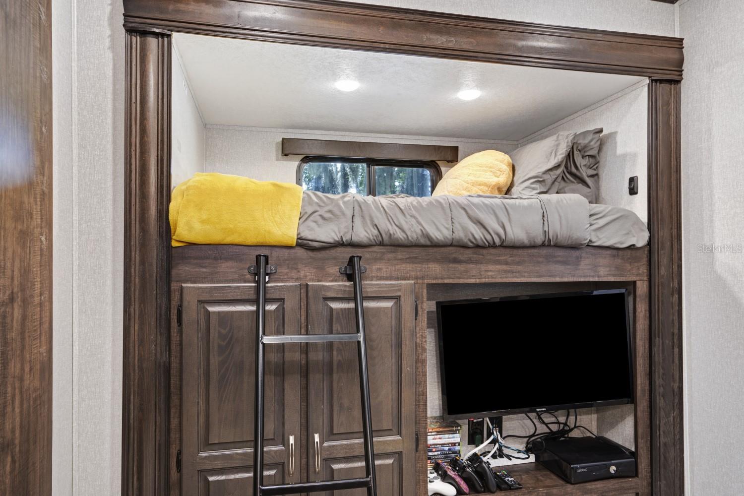 HIGHLAND SHORES FIRST UNIT - Residential Lease