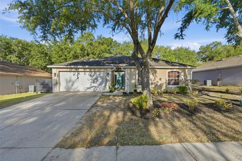 Photo of 625 Willow Run Street, Minneola, FL 34715 (MLS # G5111144)