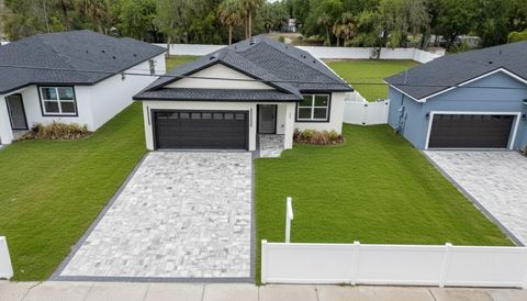 Photo of 59 W 10th Street, Apopka, FL 32703 (MLS # O6302486)