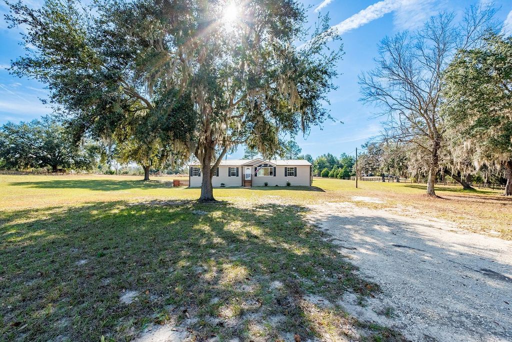 Photo of 5191 SE 36th Street, Trenton, FL 32693 (MLS # GC535979)