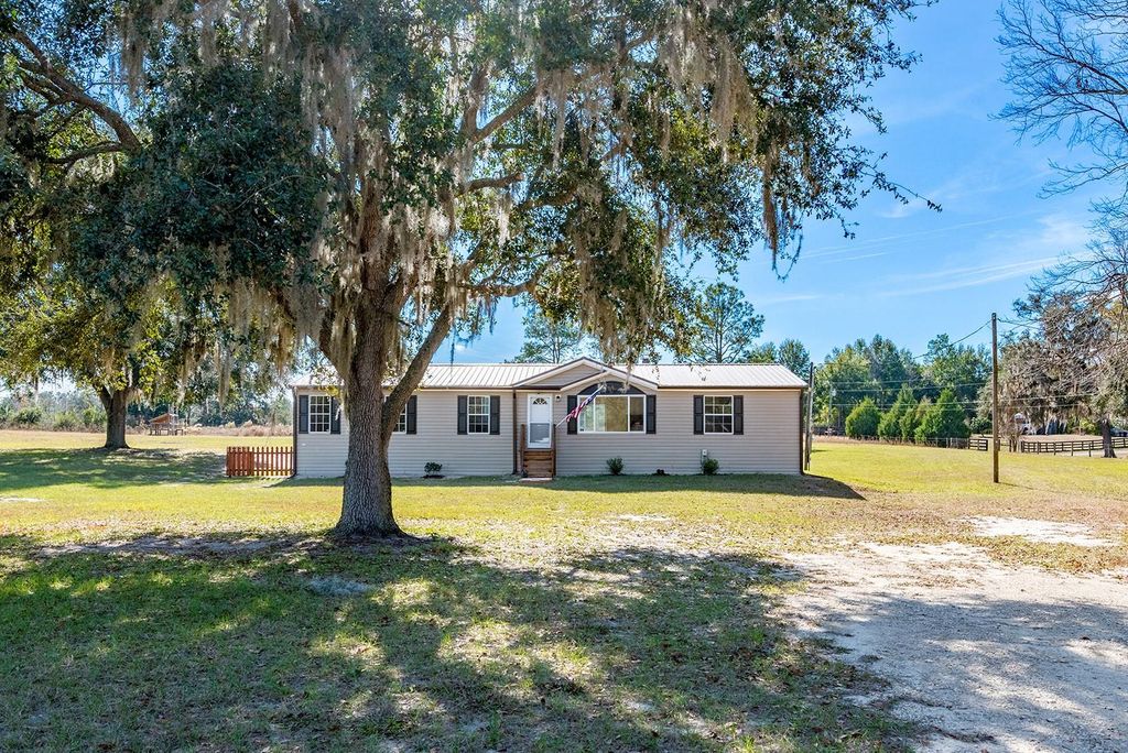 Photo of 5191 SE 36th Street, Trenton, FL 32693 (MLS # GC535979)