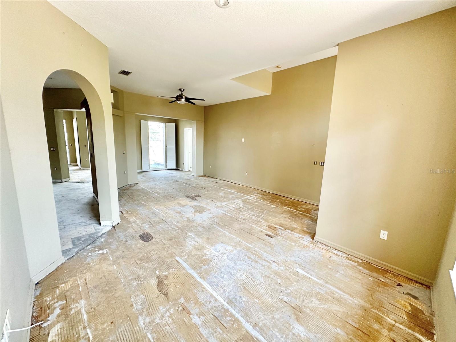 1145 RIVEREDGE DRIVE