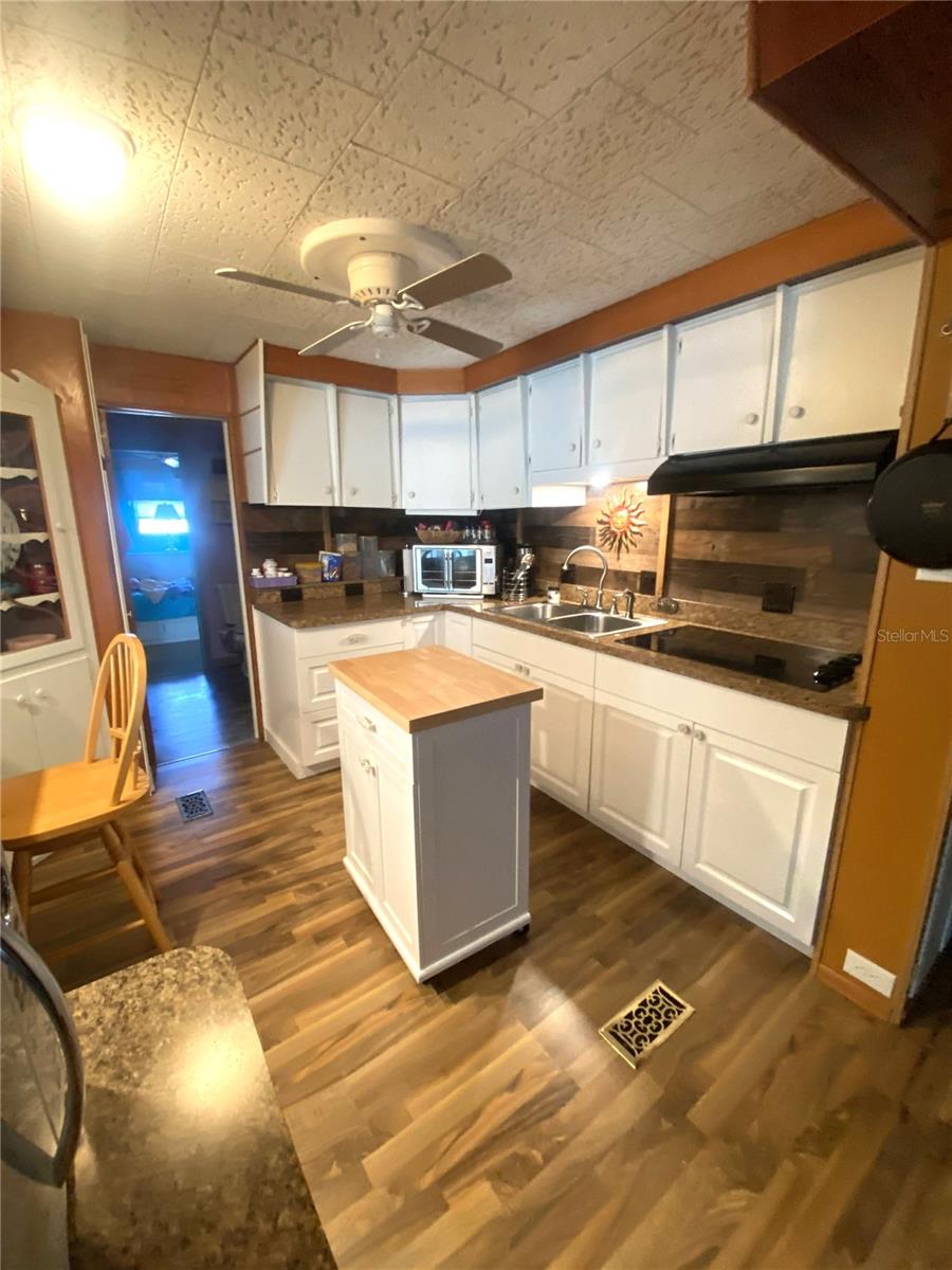 TRAILER ESTATES FOURTH ADD - Residential Lease