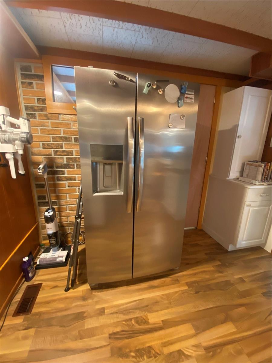 TRAILER ESTATES FOURTH ADD - Residential Lease