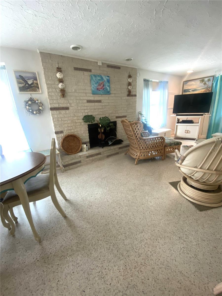 TRAILER ESTATES FOURTH ADD - Residential Lease