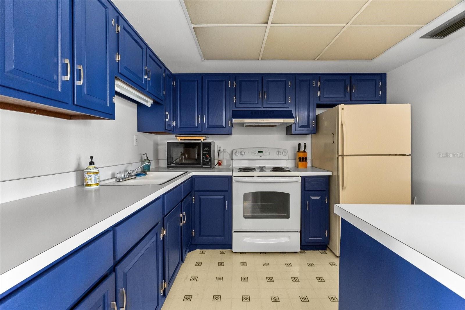 BEACHWAY APTS - Residential
