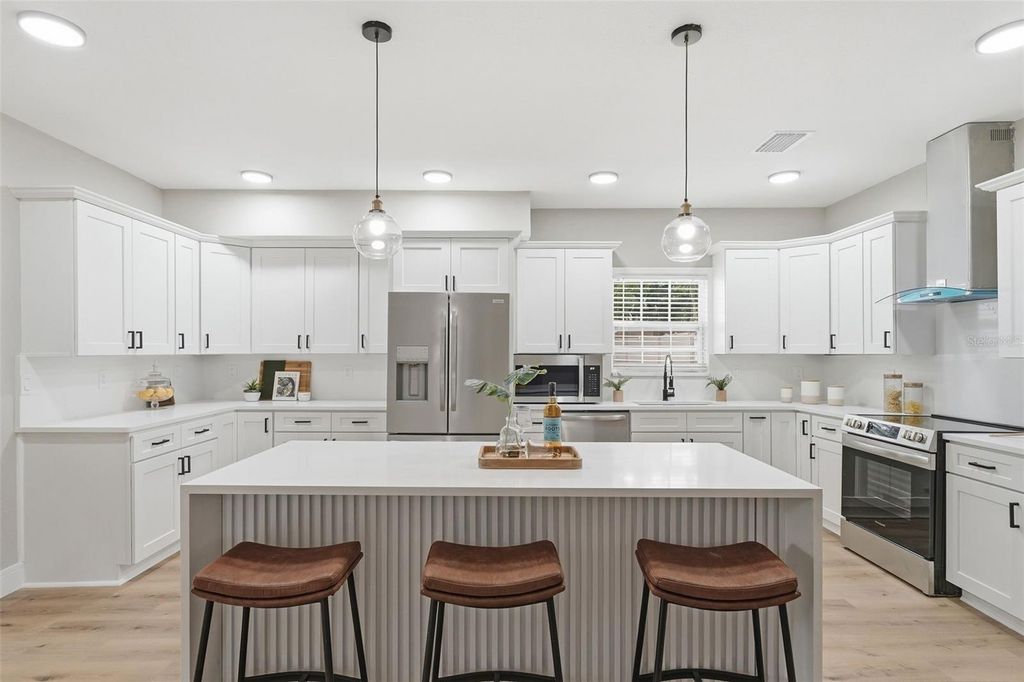 Photo of 15 E Laurel Street, Apopka, FL 32703 (MLS # O6404138)