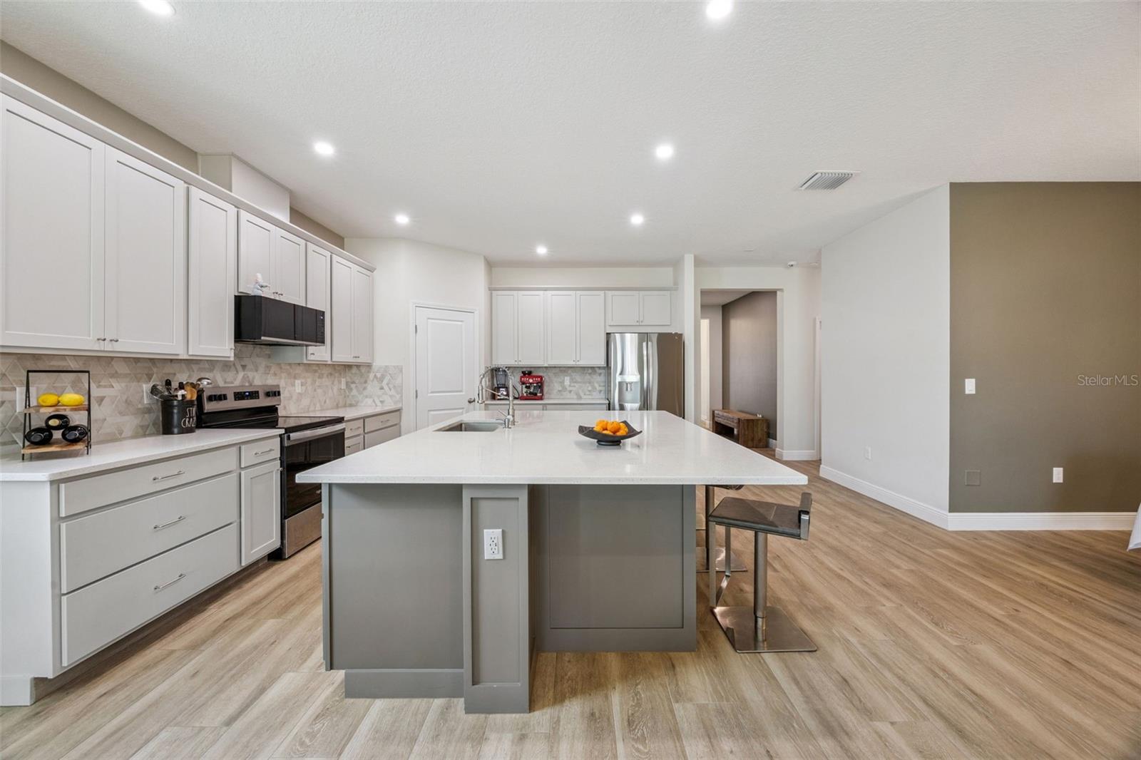VILLAGES/MINNEOLA HILLS - Residential
