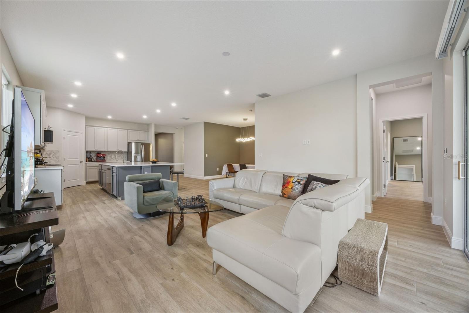 VILLAGES/MINNEOLA HILLS - Residential