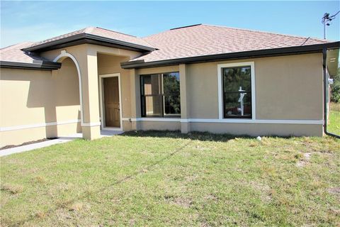 A home in PORT CHARLOTTE