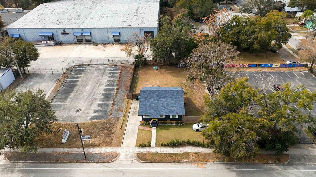 Photo of 538 N Parramore Avenue, Orlando, FL 32801 (MLS # O6378557)