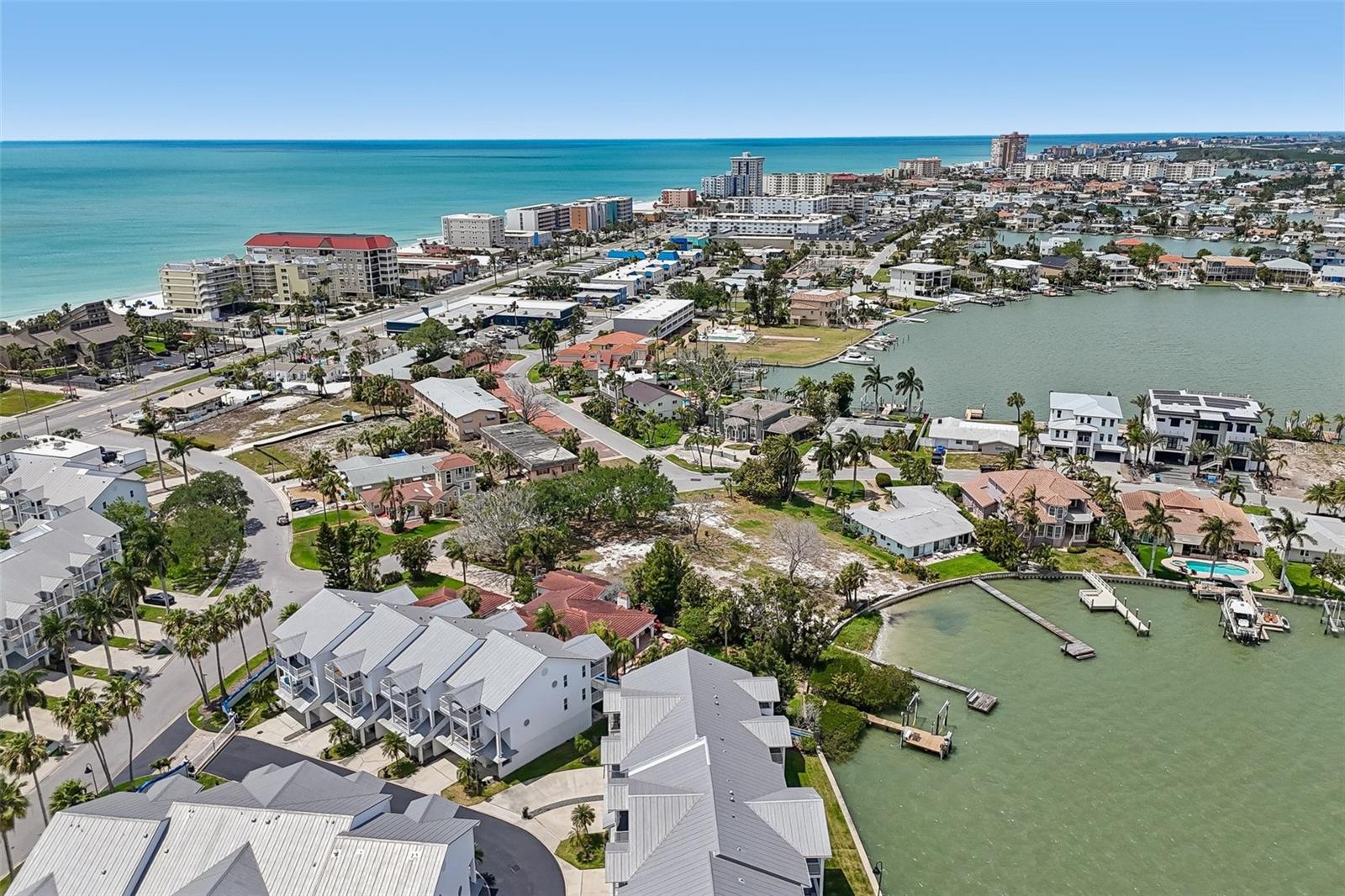TIDES VILLAGE - YACHT BASIN - Residential