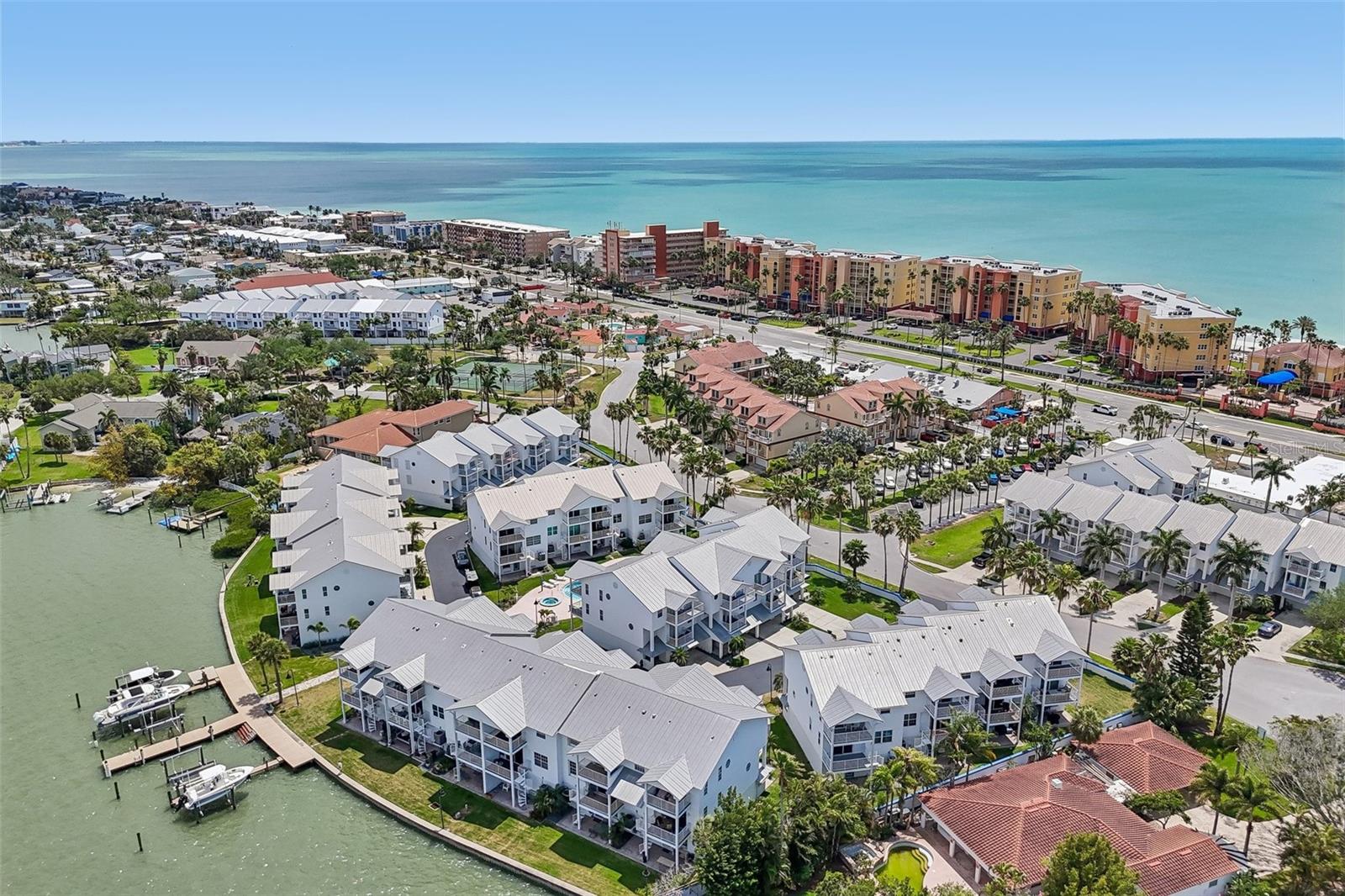 TIDES VILLAGE - YACHT BASIN - Residential