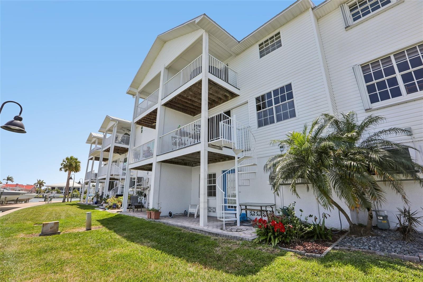 TIDES VILLAGE - YACHT BASIN - Residential