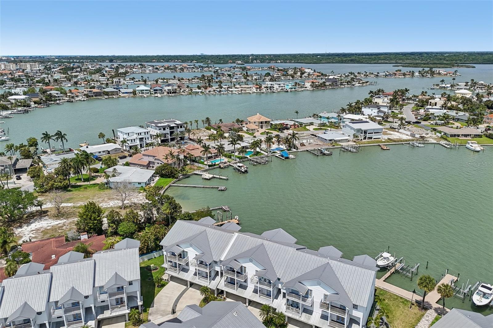 TIDES VILLAGE - YACHT BASIN - Residential