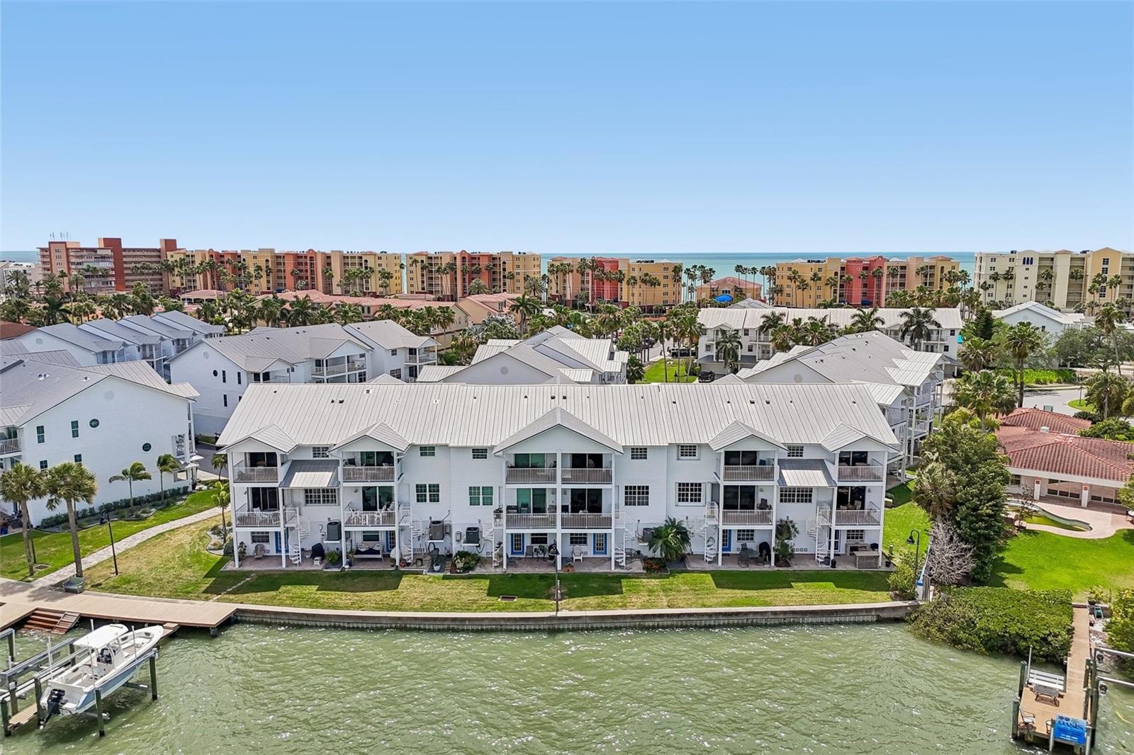 TIDES VILLAGE - YACHT BASIN - Residential