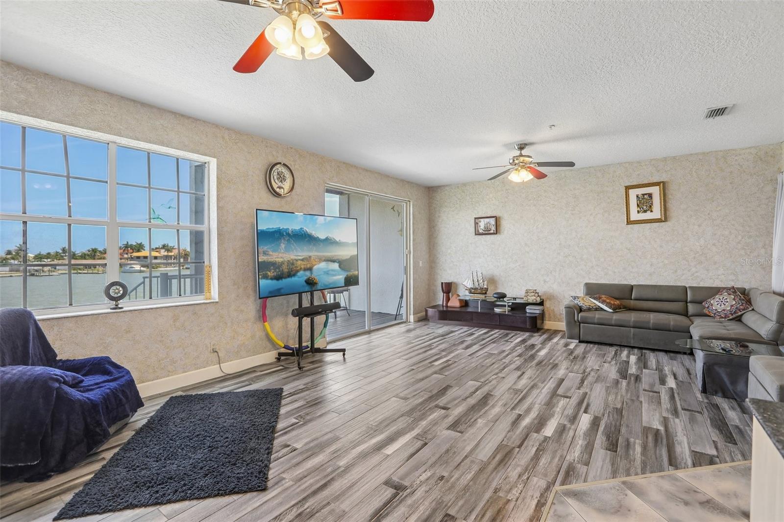 TIDES VILLAGE - YACHT BASIN - Residential