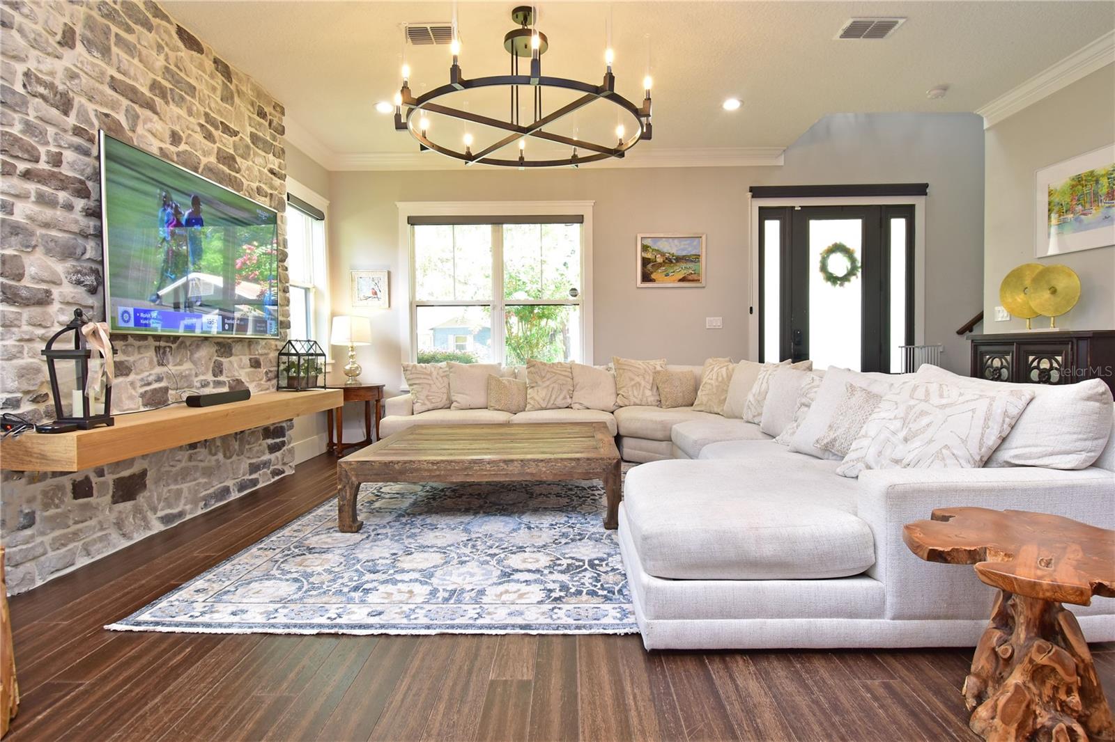 215 S HIGHLAND AVENUE