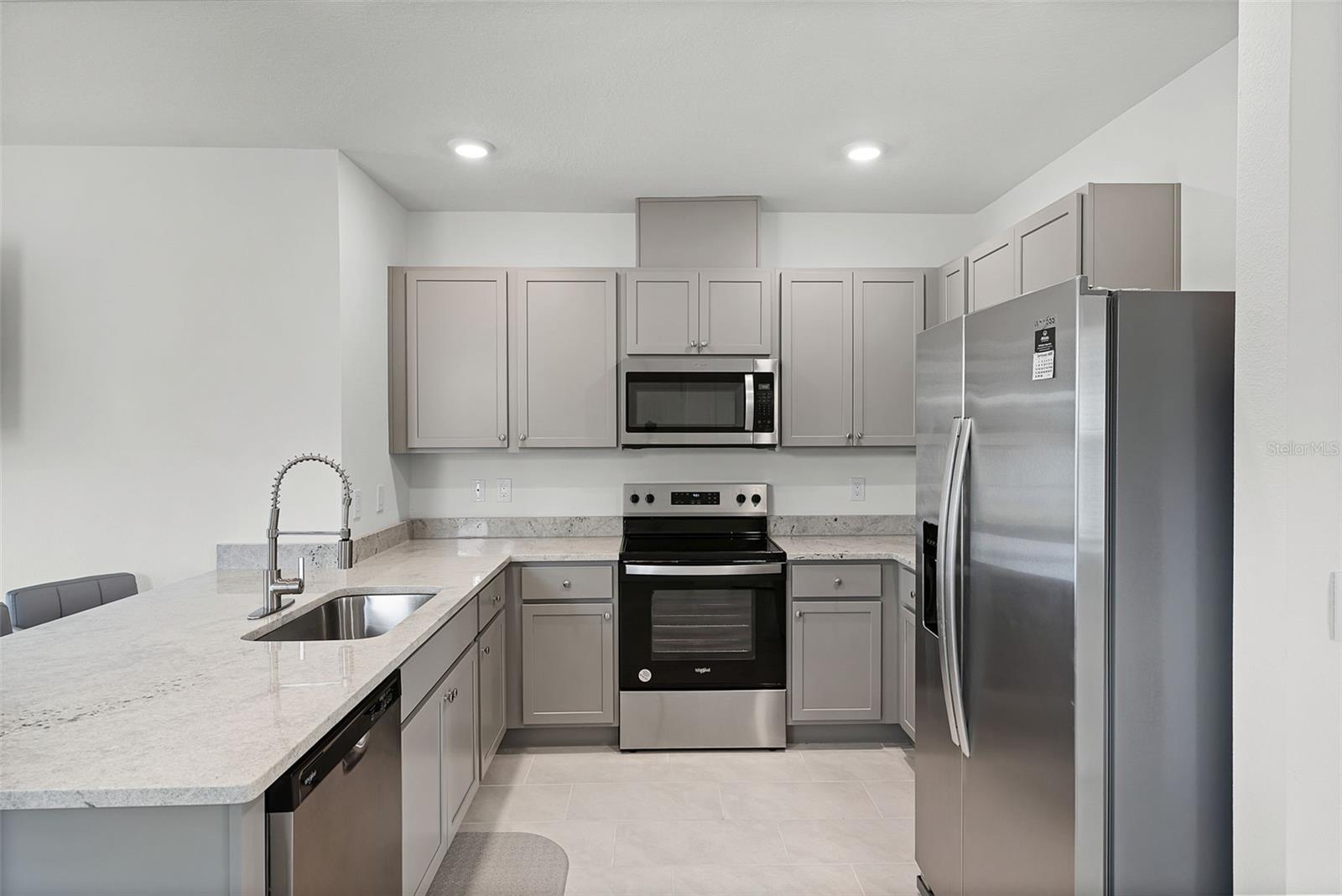 HARMONY/LK ELOISE PH 2 - Residential Lease