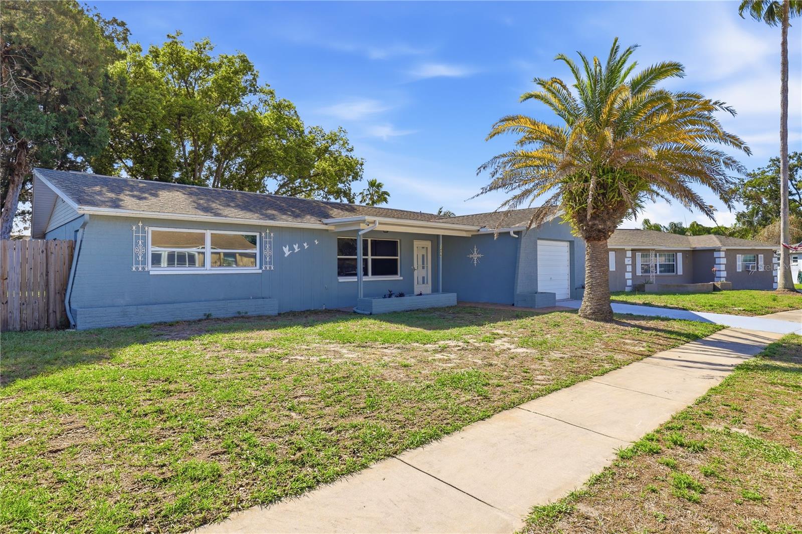 LA VILLA GARDENS - Residential