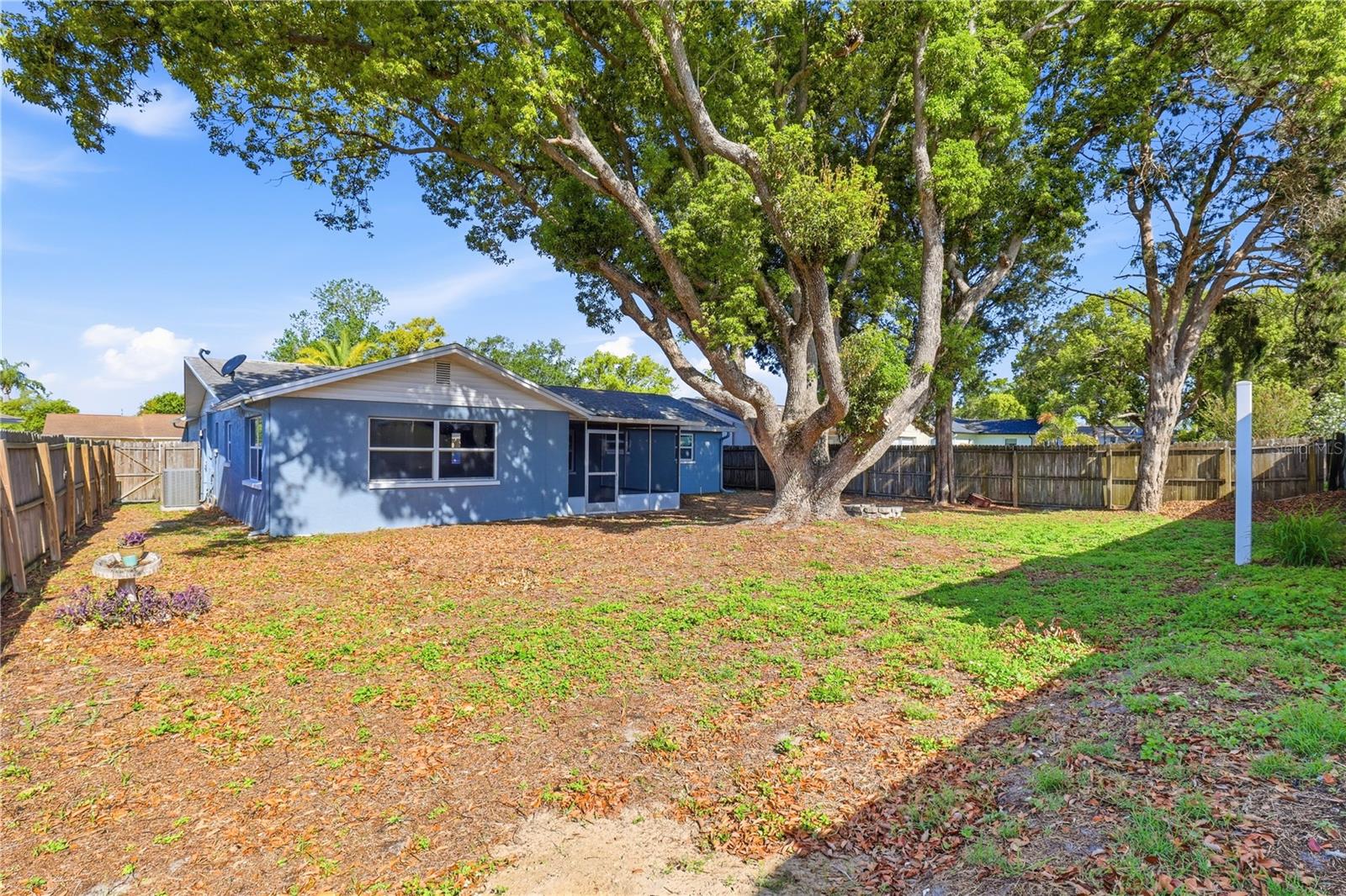 LA VILLA GARDENS - Residential